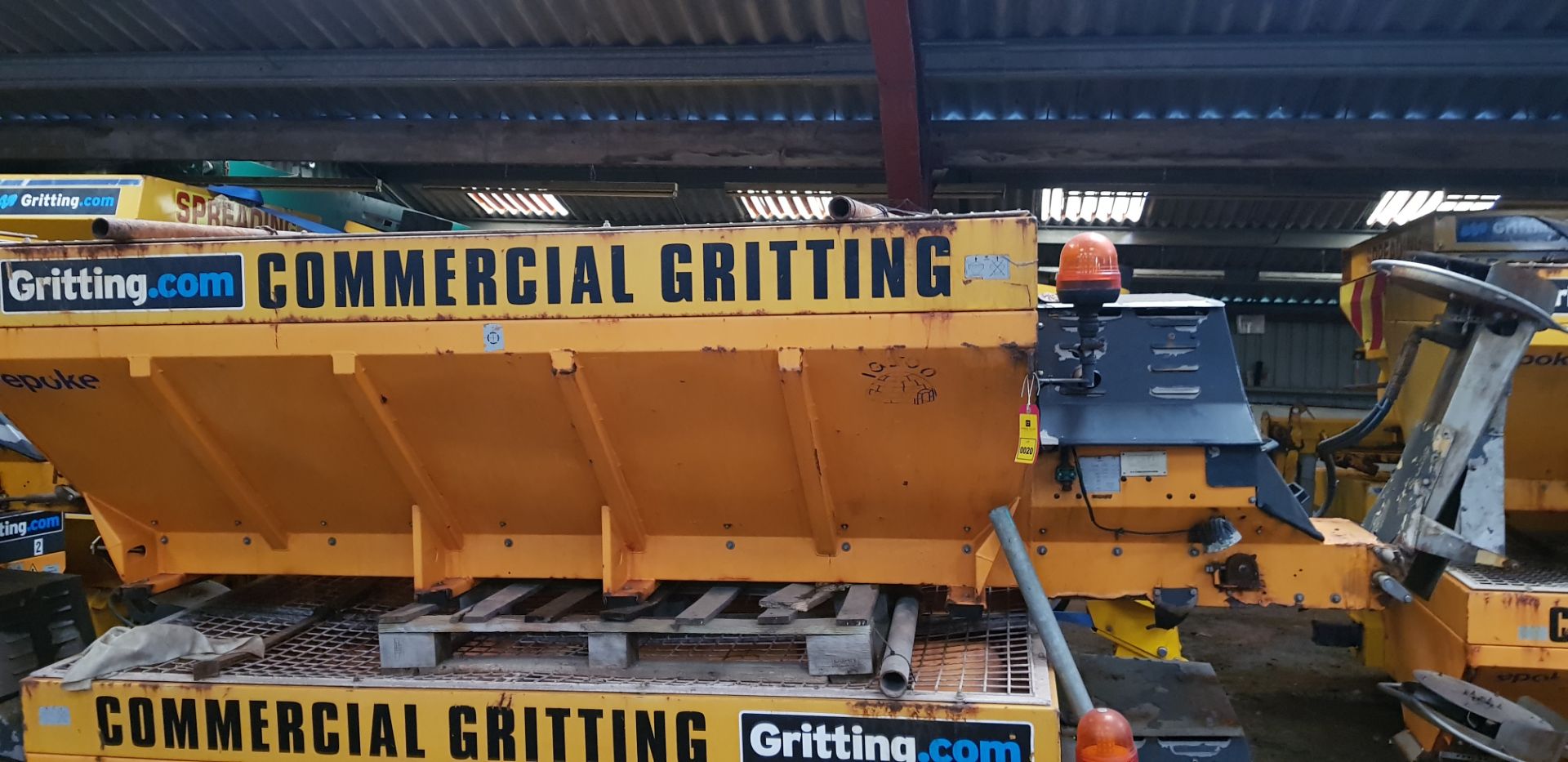 Lot 20 - EPOKE REAR MOUNTABLE GRITTING BOX