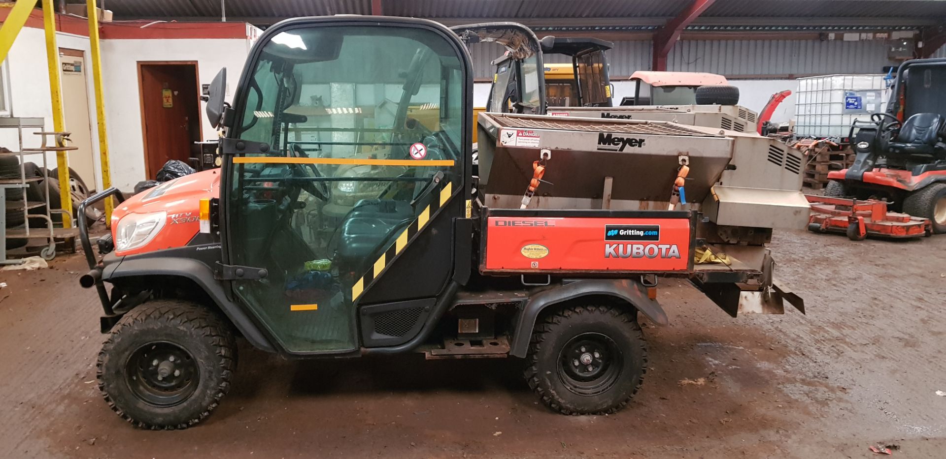 Lot 3 - KUBOTA RTV X 900 4X4 DIESEL GRIT DISPENSER